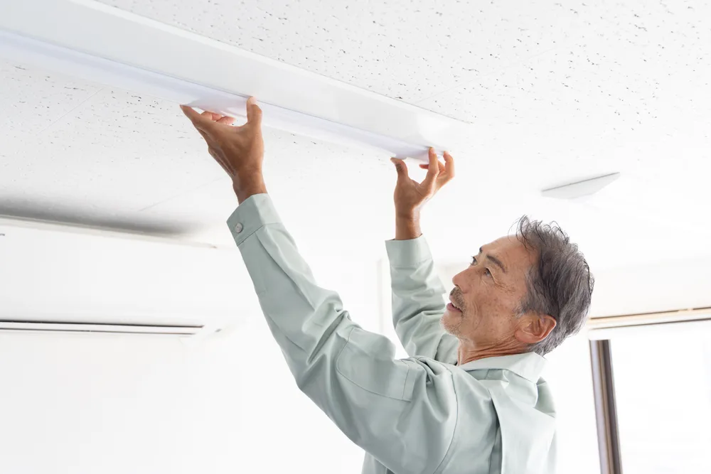 事業所のLED化はバイパス工事と器具ごと交換のどちらを選ぶ？判断基準と費用の抑え方