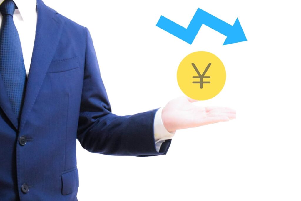 男性の手の上に円マーク